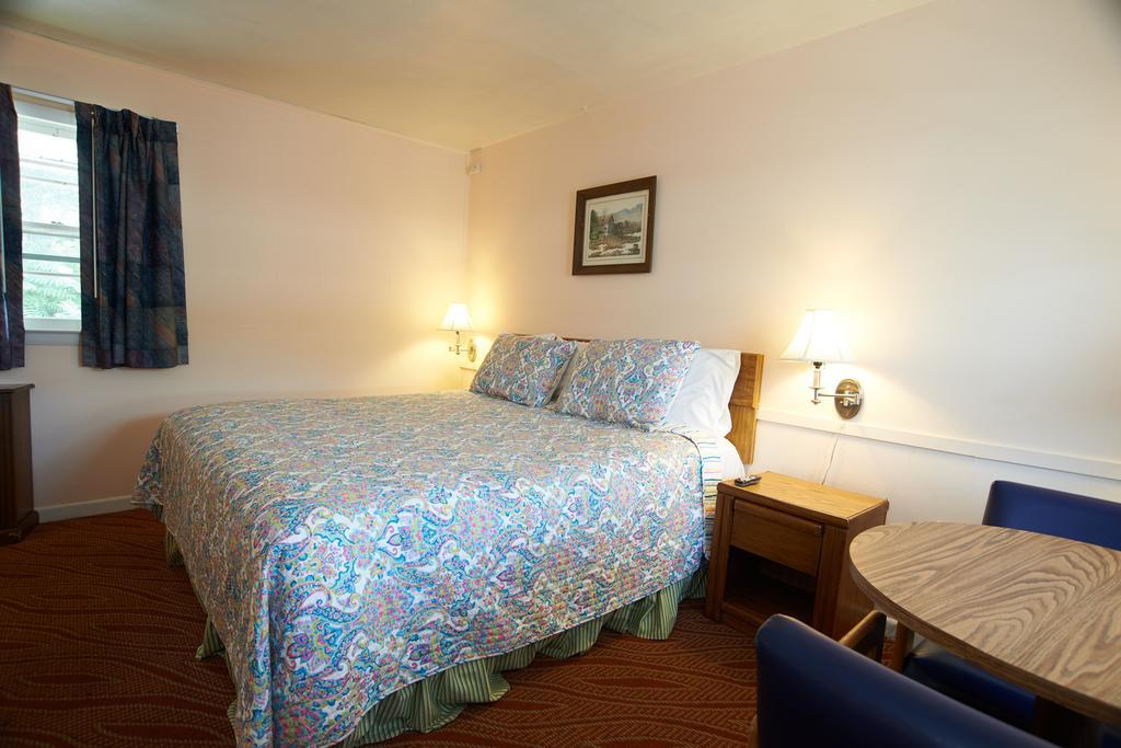 Clinton Motel Buitenkant foto